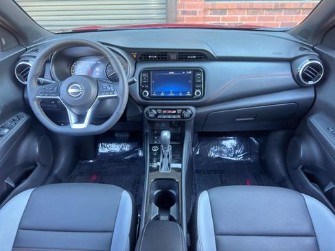 Used 2023 Nissan Kicks SR w/ SR Premium Package FWD image 11