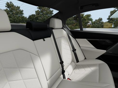 New 2027 BMW 550e xDrive image 10