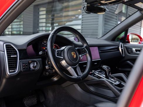 Certified 2021 Porsche Cayenne image 4