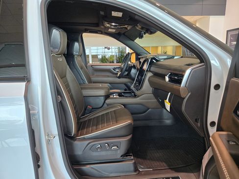 New 2026 GMC Yukon Denali Ultimate AWD/4WD image 19