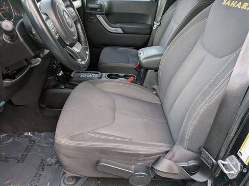 Used 2013 Jeep Wrangler Unlimited Sahara w/ Connectivity Group image 16