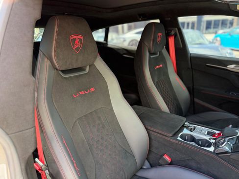 Used 2024 Lamborghini Urus Performante AWD/4WD image 54