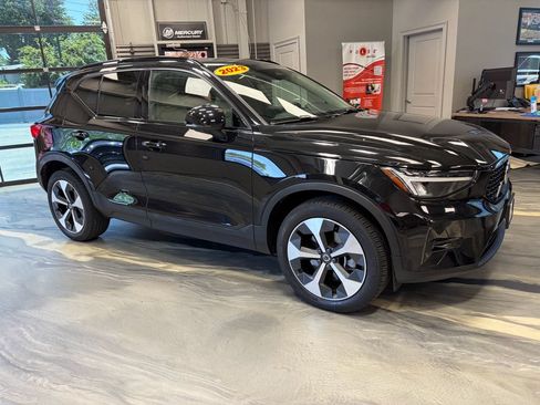 Used 2023 Volvo XC40 B5 Plus w/ Driver Assist Package AWD/4WD image 32