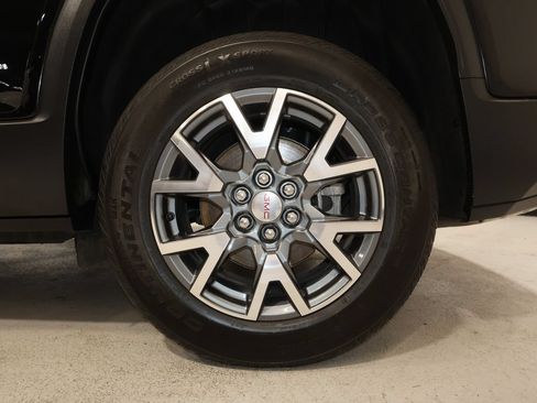 Used 2023 GMC Acadia SLT w/ Preferred Package FWD image 34