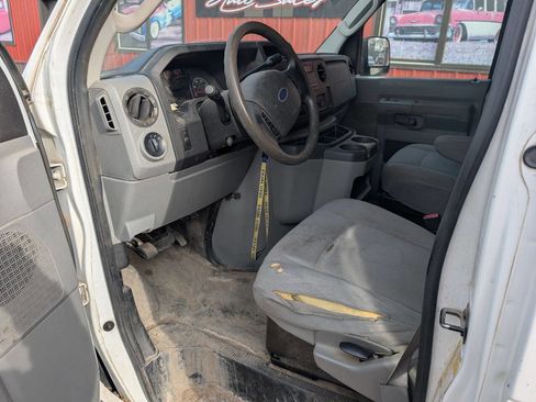 Used 2010 Ford E-250 and Econoline 250 image 12