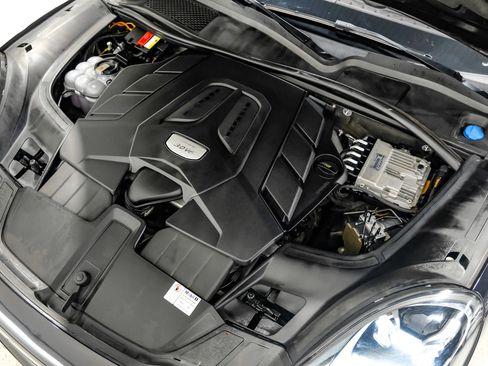 Used 2019 Porsche Cayenne Sport Utility 4D image 51