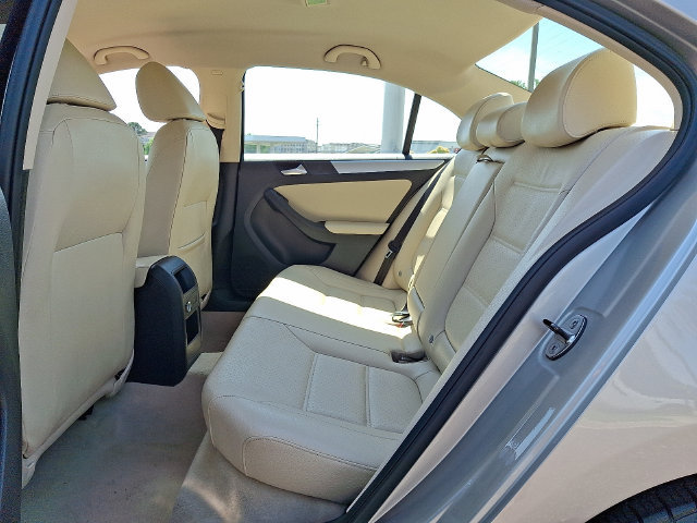 Used 2013 Volkswagen Jetta Hybrid Sedan FWD image 10