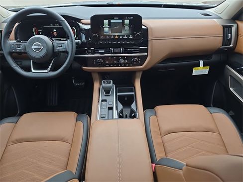 New 2025 Nissan Pathfinder Platinum w/ Black Appearance Package image 15