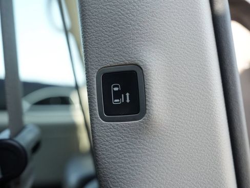 Used 2018 Chrysler Pacifica Touring-L w/ Advanced Safetytec Group FWD image 18