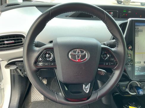 Used 2021 Toyota Prius Prime XLE image 9