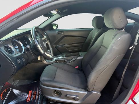 Used 2013 Ford Mustang Coupe RWD image 12