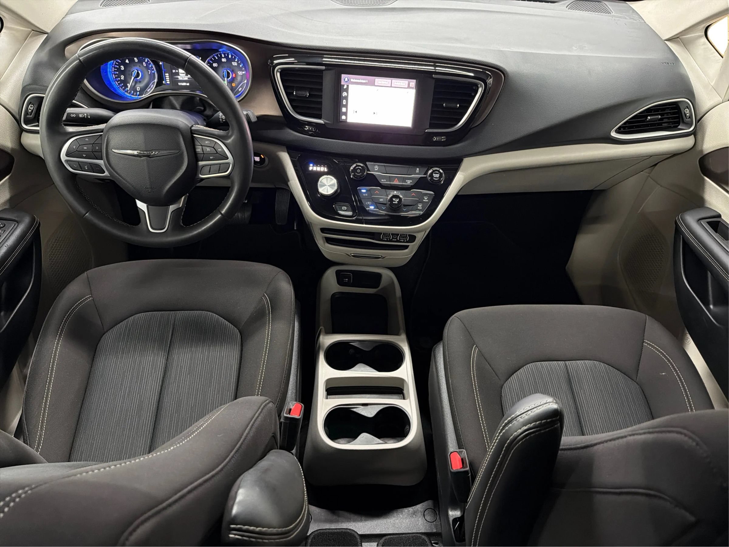Used 2023 Chrysler Voyager LX FWD image 19
