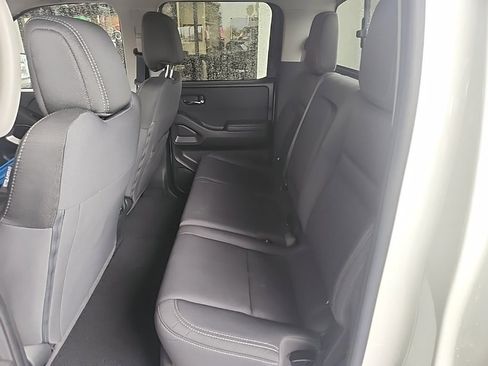 Used 2024 Nissan Frontier SV w/ SV Convenience Package image 11