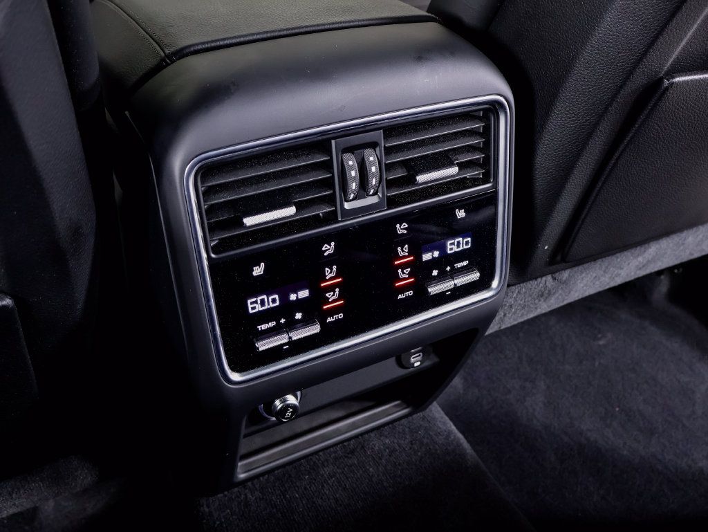 Certified 2023 Porsche Cayenne Platinum Edition AWD/4WD image 29