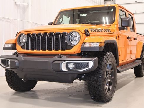 Used 2025 Jeep Gladiator Sport image 5
