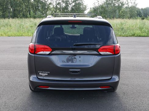 Used 2021 Chrysler Voyager Lxi FWD image 9
