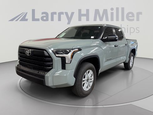 Used 2026 Toyota Tundra SR5 w/ SR5 Convenience Package AWD/4WD image 1