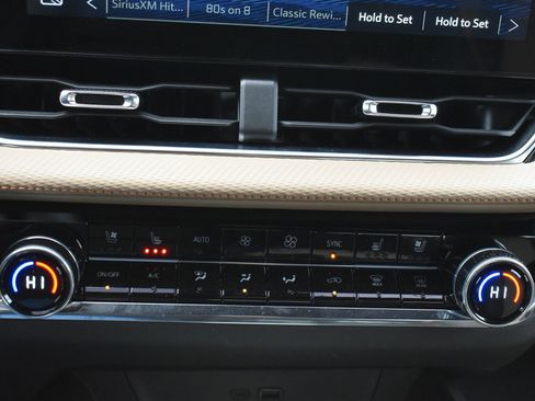 Used 2025 Chevrolet Equinox ACTIV w/ Safety and Technology Package image 29