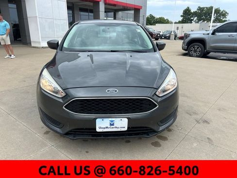 Used 2018 Ford Focus SE FWD image 3