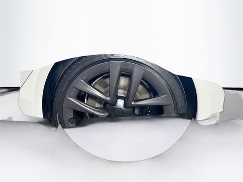 Used 2022 Tesla Model S Plaid image 26