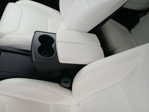 Used 2018 Tesla Model X 100D image 8