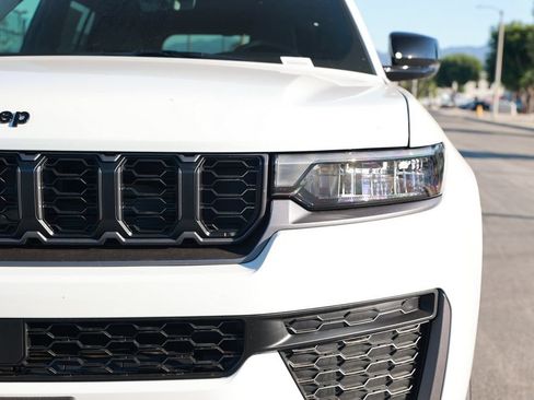 New 2026 Jeep Grand Cherokee L 2WD image 5