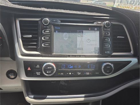 Used 2016 Toyota Highlander XLE FWD image 16