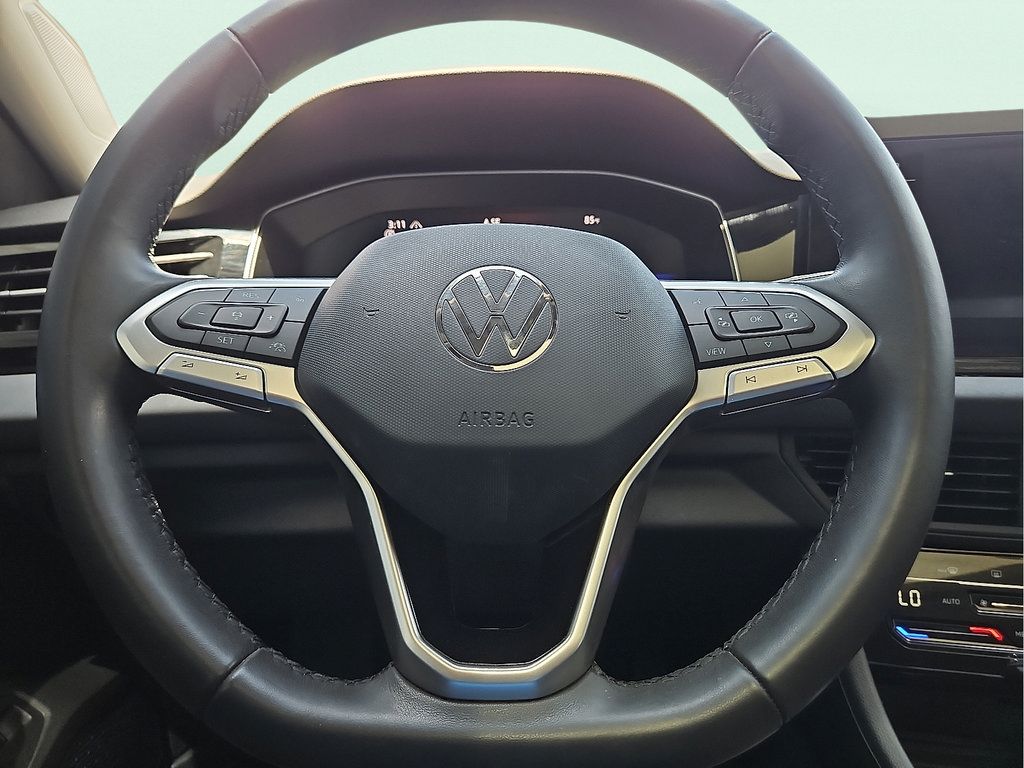 Used 2026 Volkswagen Jetta SE FWD image 19