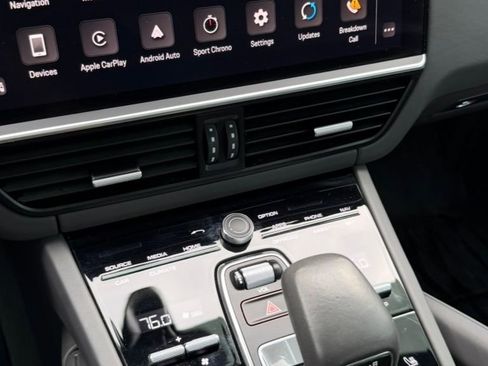 Used 2022 Porsche Cayenne E-Hybrid image 19