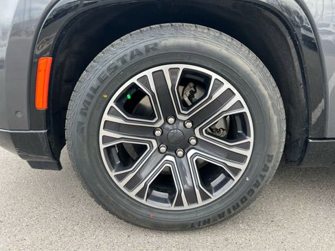 Used 2022 Jeep Wagoneer Series III w/ Flexible Seating Group image 13