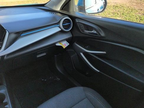 Used 2025 Chevrolet Trax LS w/ LS Convenience Package FWD image 16