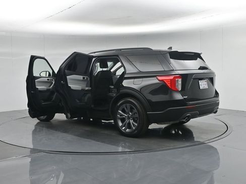 Used 2022 Ford Explorer XLT w/ Equipment Group 202A RWD image 37
