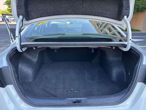 Used 2025 Nissan Altima 2.5 SV FWD image 25
