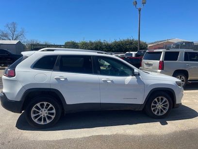 Used 2019 Jeep Cherokee Latitude w/ Popular Appearance Group