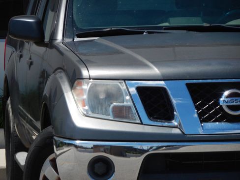 Used 2009 Nissan Frontier SE w/ SE Value Truck Pkg AWD/4WD image 7