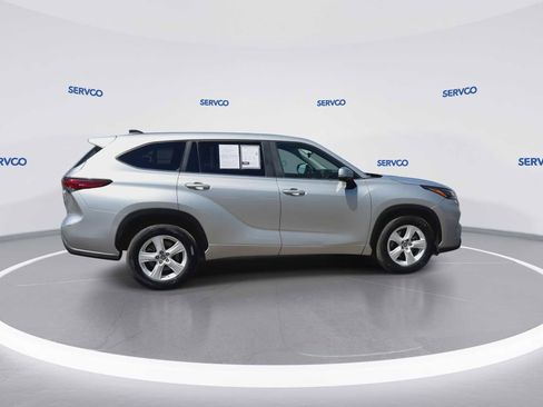 Used 2023 Toyota Highlander L FWD image 8