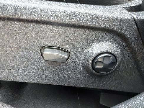 Used 2020 Dodge Journey SE w/ SE Popular Equipment Group FWD image 16