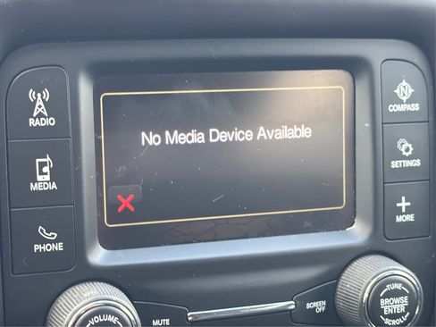 Used 2018 Jeep Compass Latitude image 35