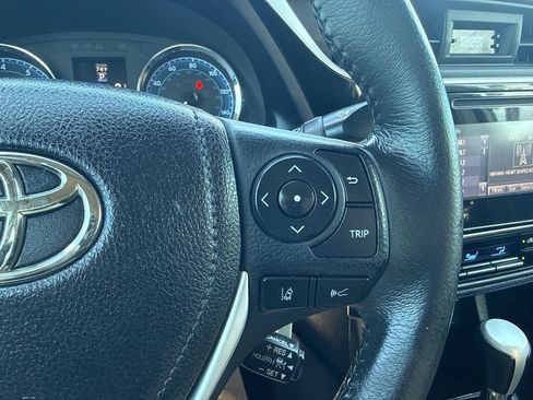 Used 2018 Toyota Corolla SE FWD image 27
