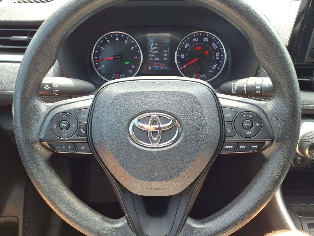 Used 2022 Toyota RAV4 XLE w/ Convenience Package FWD image 14