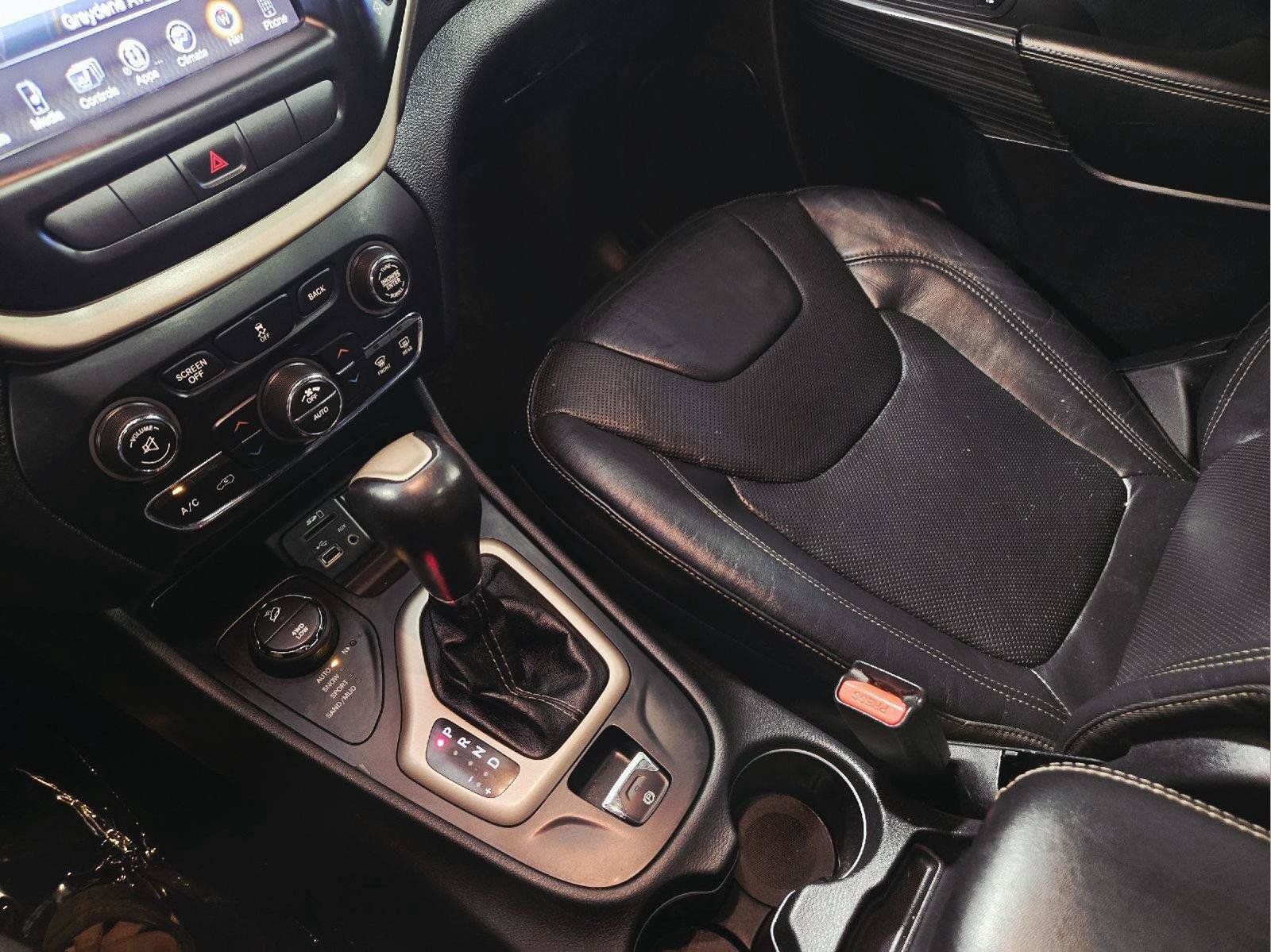 Used 2014 Jeep Cherokee Limited w/ Luxury Group AWD/4WD image 36