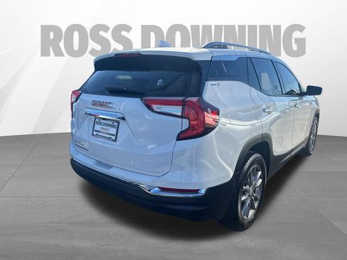 Used 2024 GMC Terrain SLT image 4