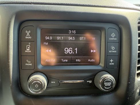 Used 2018 Jeep Compass Latitude w/ Cold Weather Group AWD/4WD image 16