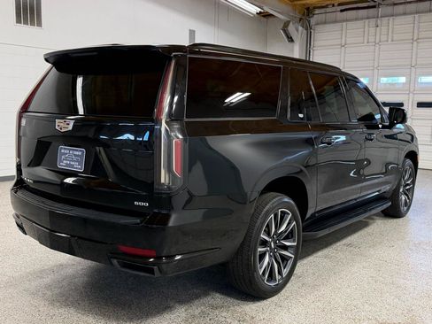 Used 2023 Cadillac Escalade ESV Sport AWD/4WD image 4
