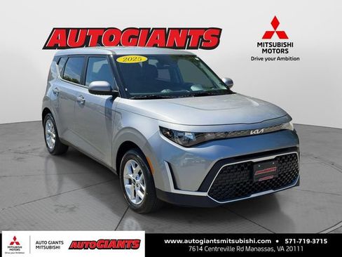 Used 2025 Kia Soul LX FWD image 1