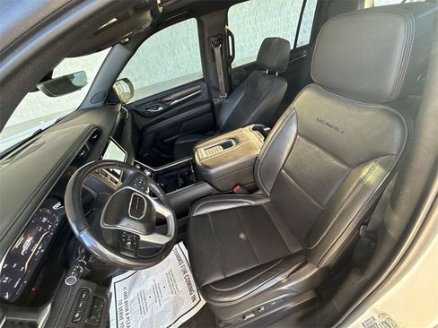 Used 2022 GMC Yukon XL Denali w/ Denali Premium Package image 20