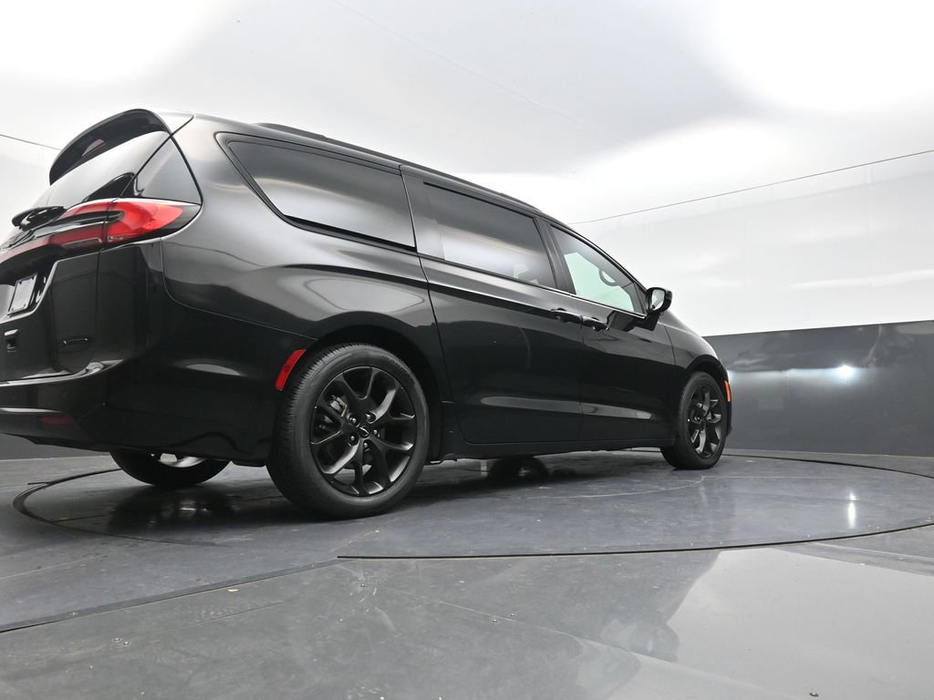 Used 2025 Chrysler Pacifica Limited FWD image 30