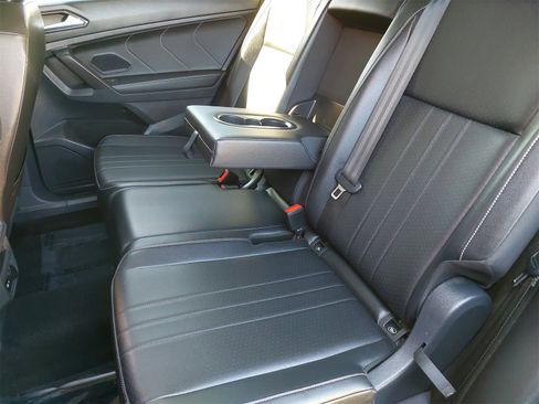 Used 2022 Volkswagen Tiguan SE image 15