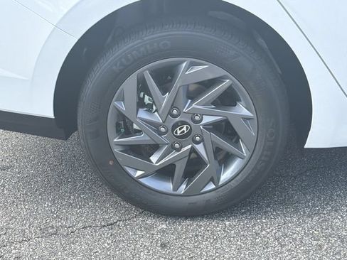 New 2026 Hyundai Elantra Hybrid FWD image 19