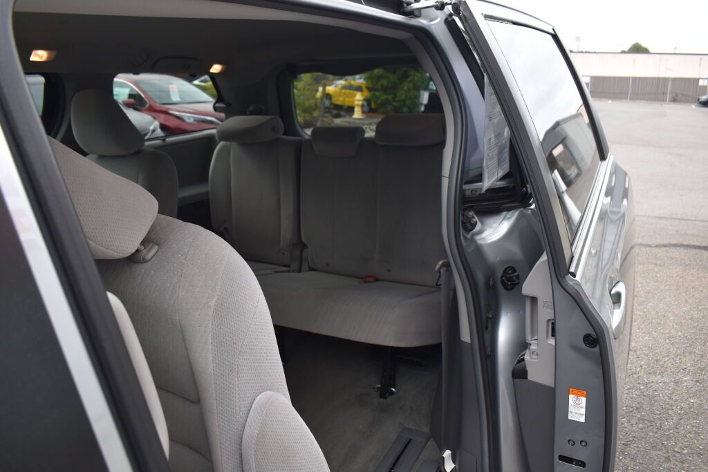 Certified 2016 Toyota Sienna LE FWD image 18